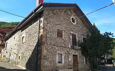 El Casar de Espejos en Los Espejos de la Reina (León) - Foto 2