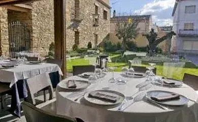 Casa Rural La Antigua Bodega y Lagos de San Isidro en Alcanadre (La Rioja) - Foto 1