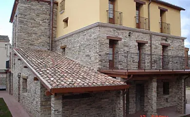 Casa Rural La Antigua Bodega y Lagos de San Isidro en Alcanadre (La Rioja) - Foto 3