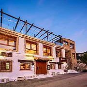 Hostal Avenjucar 001