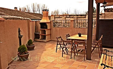 El Descanso de los Lares en Miguel Ibáñez (Segovia) - Foto 2