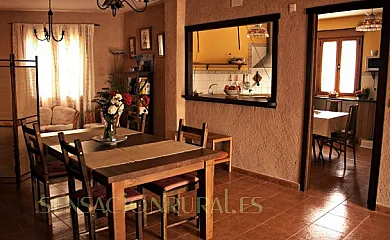 El Descanso de los Lares en Miguel Ibáñez (Segovia) - Foto 4