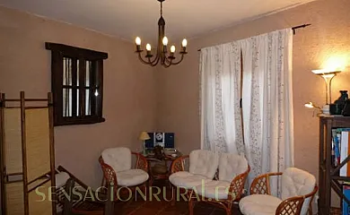 El Descanso de los Lares en Miguel Ibáñez (Segovia) - Foto 7