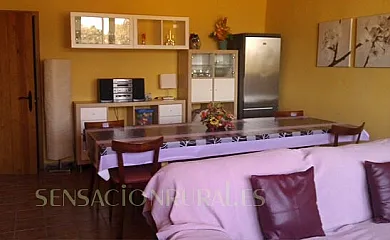 Cal Sastre de Cartellà en Cartella (Girona) - Foto 2