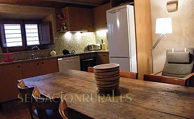 Cal Sastre de Cartellà en Cartella (Girona) - Foto 3