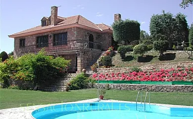 Casa Rural Las Yernas en La Serrada (Ávila) - Foto 1