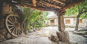 La Hija de Lalo y el Hijo de Chelo 003