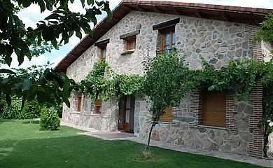 Casas de Ana I y II en Navaluenga (Ávila) - Foto 1