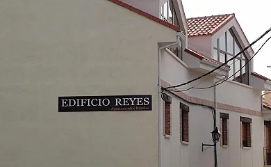 Edificio Reyes en La Adrada (Ávila) - Foto 1