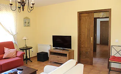 Camino de Gredos en Adrada (Ávila) - Foto 2