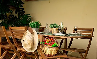 Les Orenetes y Cal Cabrer en Sant Jaume Dels Domenys (Tarragona) - Foto 2