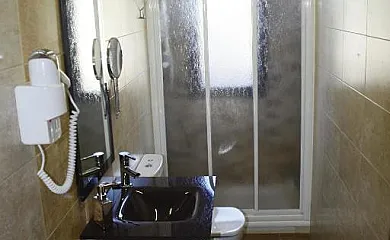 Casa de Chocolate y Las Pegueras en Cuevas Del Valle (Ávila) - Foto 17