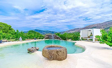 Jardín de las Delizias en Casas Del Castañar (Cáceres) - Foto 2