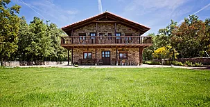 Apartamentos Rurales Las Carballedas 002